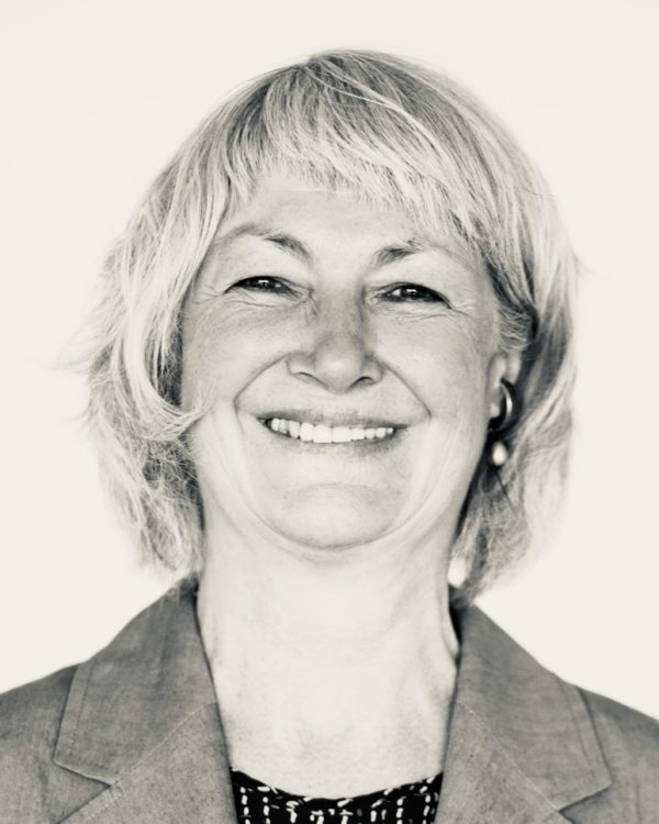 Portrait photo Prof. Dr. Michi Knecht