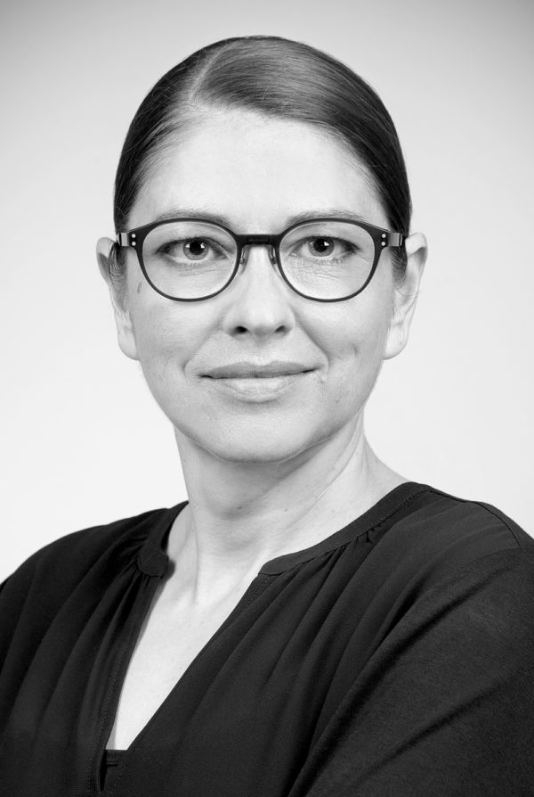 Portrait photo Prof. Dr. Julia Lossau